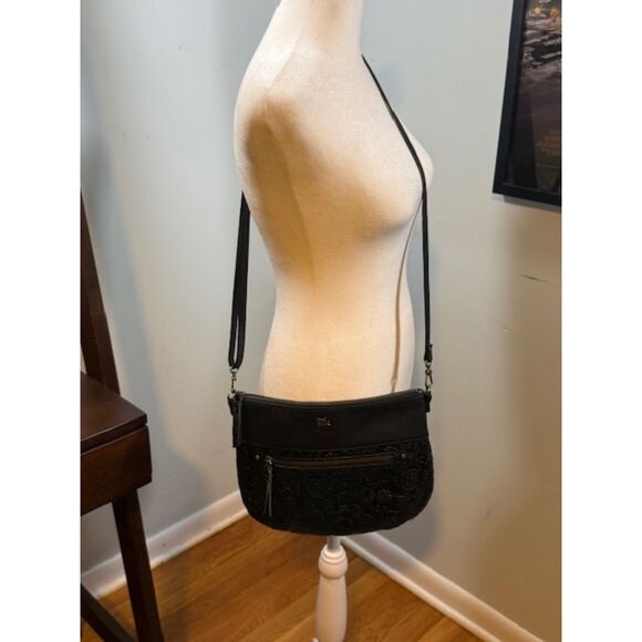The Sak Black Leather Embossed Crossbody Hobo Blue Lining VGUC Boho Minimalist - Picture 2 of 8
